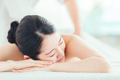 リラクゼーションケアを受けているイメージ